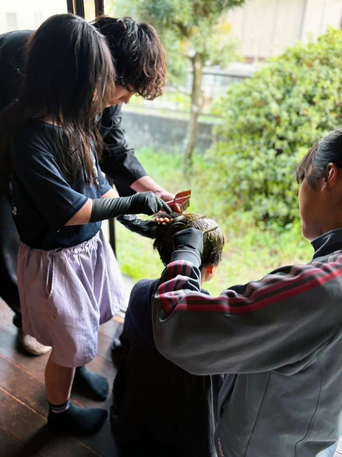 こども美容師。親子ヘナ染め体験